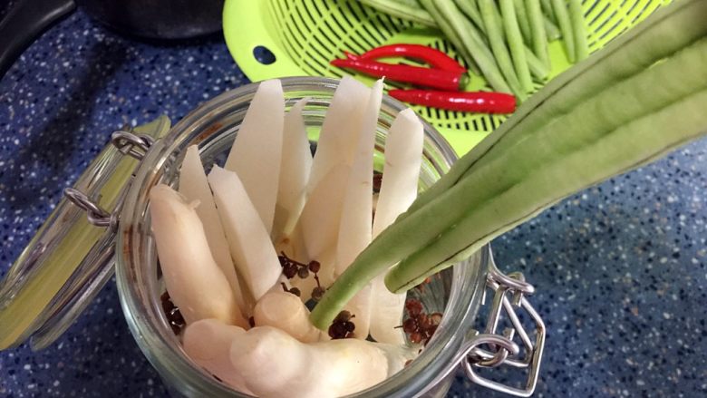 自制泡菜(小份量),放入长豆角