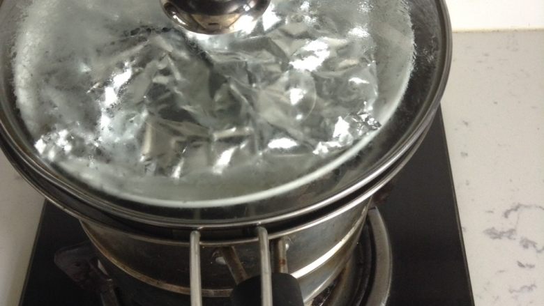 蒜蓉锡纸金针菇,上锅蒸五分钟出锅