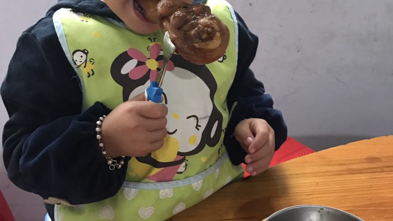 可乐鸡腿(炸鸡腿)
,孩子很喜欢吃哦