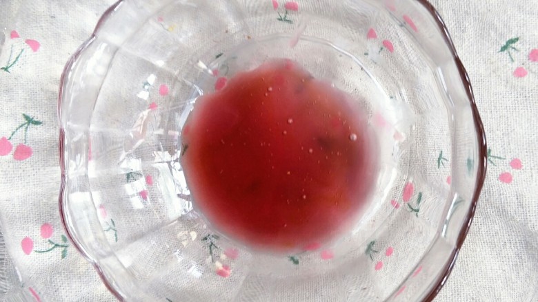 让你爱的不要不要的高颜值彩虹果冻(QQ糖版),融化好了,可以用筷子搅拌下