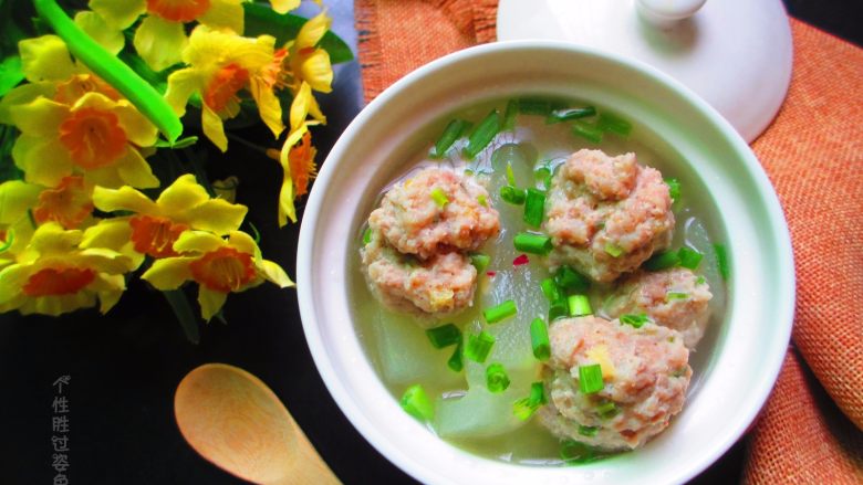 肉丸冬瓜汤—夏日清爽靓汤,冬瓜透明绵软,汤汁鲜甜