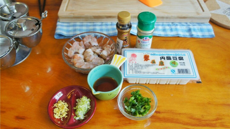 浓汤豆腐羹,食材合照,虾去虾线