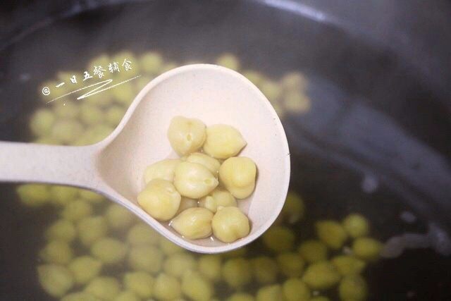 鹰嘴豆杂粮米糊,🌻小贴士:放入高压锅中压30分钟也可以哦。