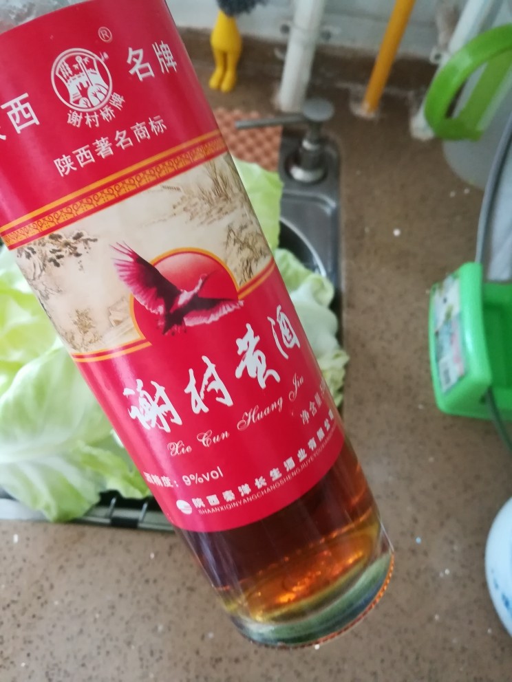 香菇土豆红烧肉,加入黄酒,普通<a style='color:red;display:inline-block;' href='/shicai/ 718'>料酒</a>也可以