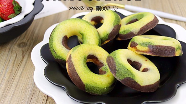 迷彩甜甜圈,烤好之后,晾凉便可脱模了。