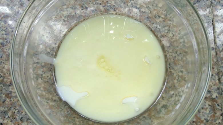 酸奶蛋糕,<a style='color:red;display:inline-block;' href='/shicai/ 885'>酸奶</a>和玉米混合