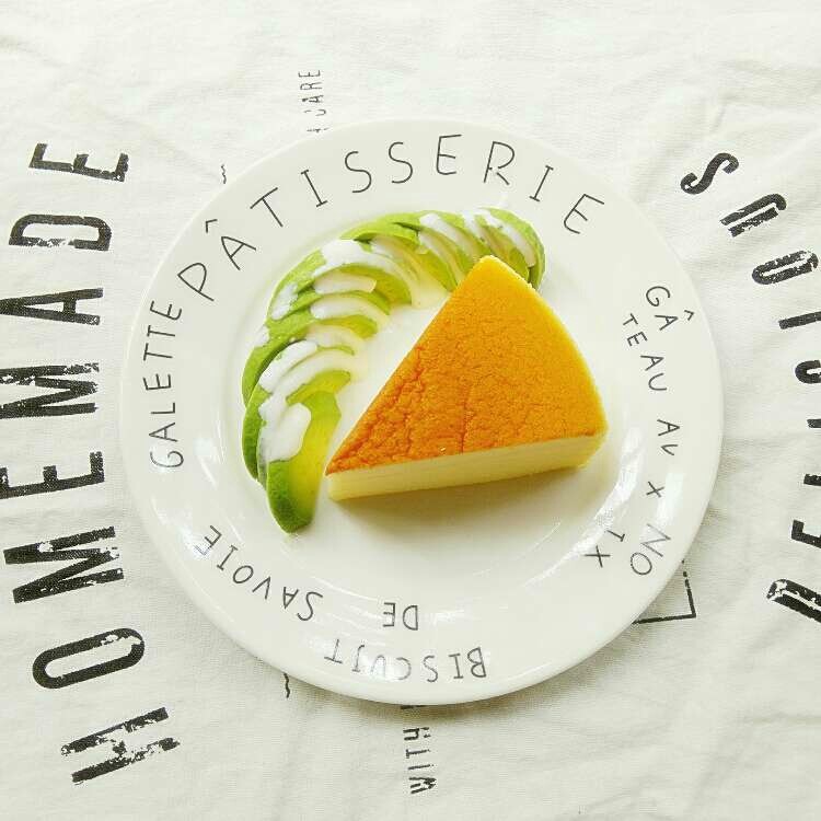 酸奶蛋糕,配上喜欢的水果