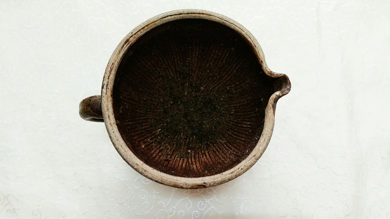 安化擂茶,加入安化黑茶继续捣碎!