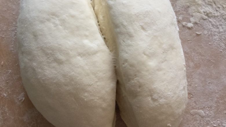 肉夹馍,面团发酵一倍大左右,结束发酵取出用干面粉揉匀。