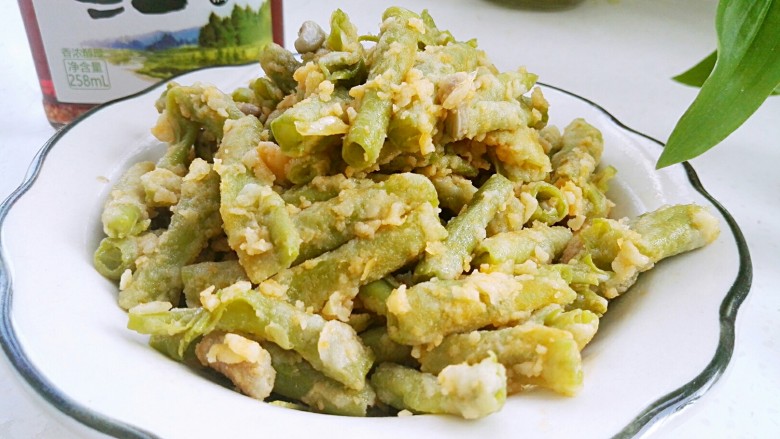 传统美食:蒸豆角,筋道美味的时令美食~蒸豆角做好了!