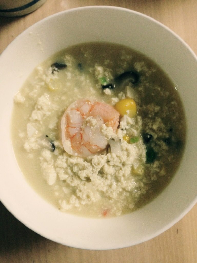 香菇笋丁豆腐煲,撒葱末,出锅!