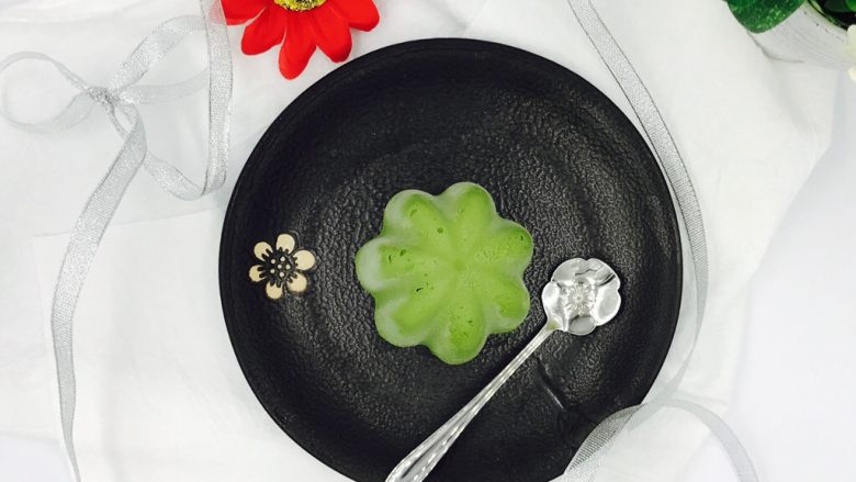 清爽夏日《日式抹茶冰淇淋》【甜点】,脱模。拍照吧!