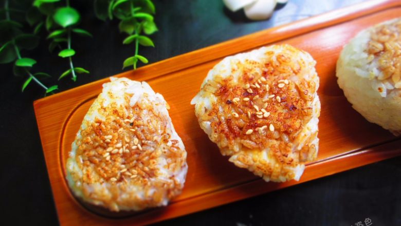 日式烤饭团,剩米饭也有了新的吃法,再也不用天天炒米饭了
