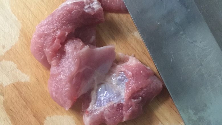 酸豆角肉末
（夏天下饭菜）,将<a style='color:red;display:inline-block;' href='/shicai/ 429'>瘦肉</a>洗净