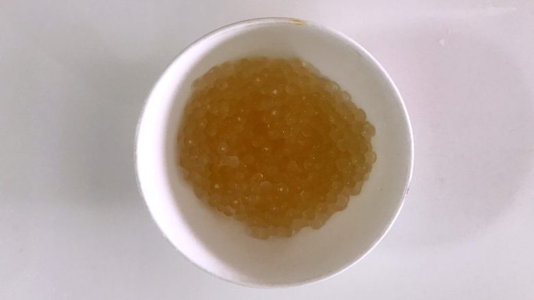 度夏消暑好饮品,火龙果西米露(附西米快熟方法及注意事项),加入西米。