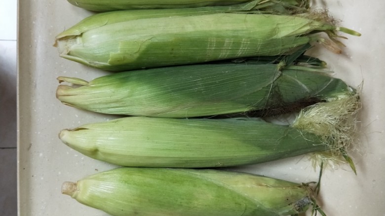 煮玉米,准备好所有食材