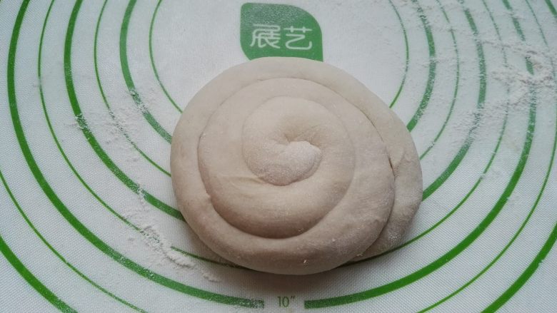 花生酱烫面千层饼, 按扁。