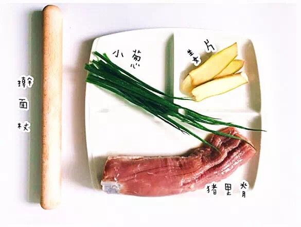自制肉松,准备食材~肉尽量多一点 ,因为做成肉松之后你会发现, 真的只有辣么一丢丢~