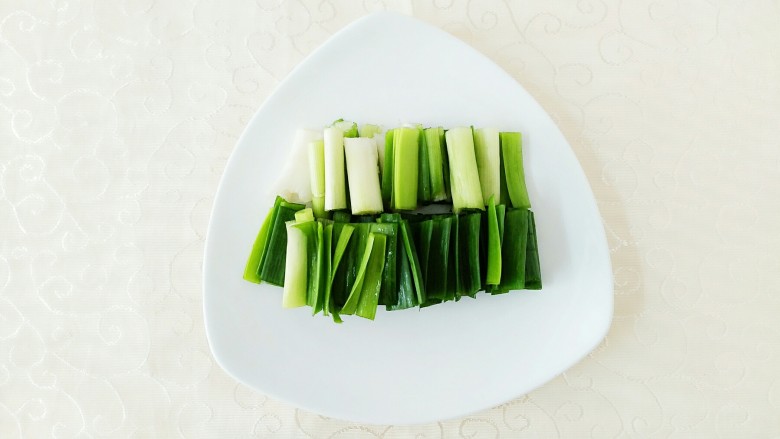 烟笋炒腊肉,<a style='color:red;display:inline-block;' href='/shicai/ 3349'>蒜苗</a>切段!