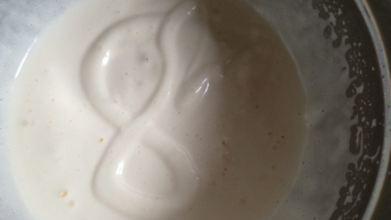 萌萌哒动物棒棒糖蛋糕,直到蛋液膨胀变成白色,提起打蛋器,滴落的蛋液能画出一个8字且不会马上消失