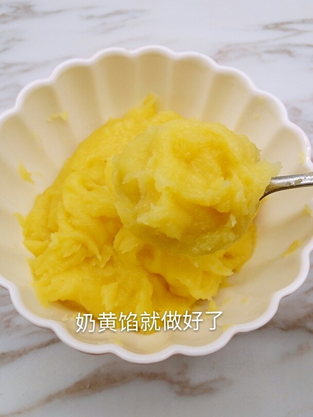 奶黄包,14、奶黄馅就做好了,不需要太硬,图片的程度口感更好