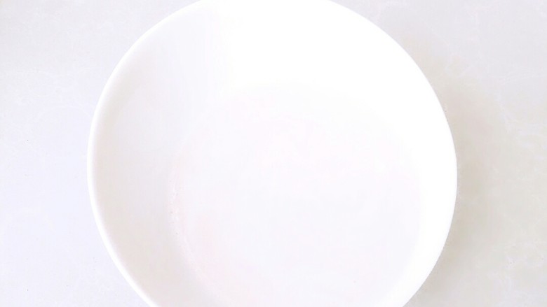 清爽豆浆凉面,豆浆机打成豆浆,放凉备用。
