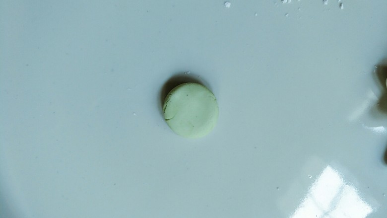 糯米粉荷花,按扁粘到做好的花上面