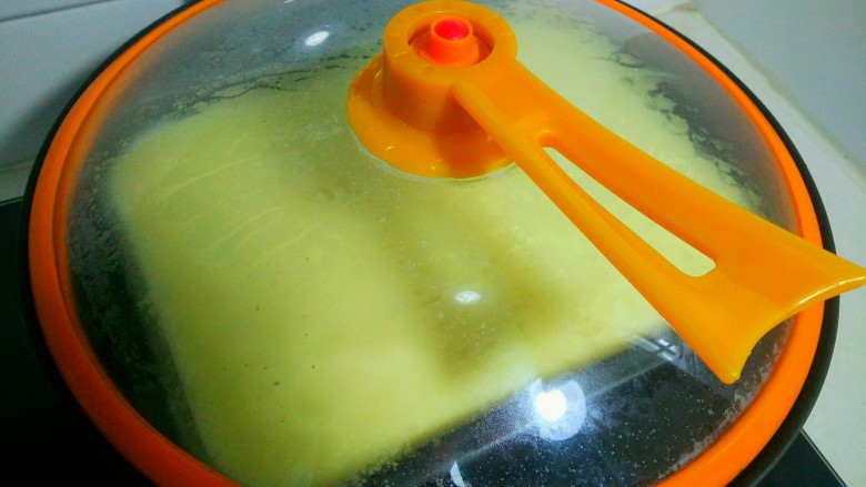 嫩口酸奶蒸蛋,大火烧开，水开后，蒸15分钟。