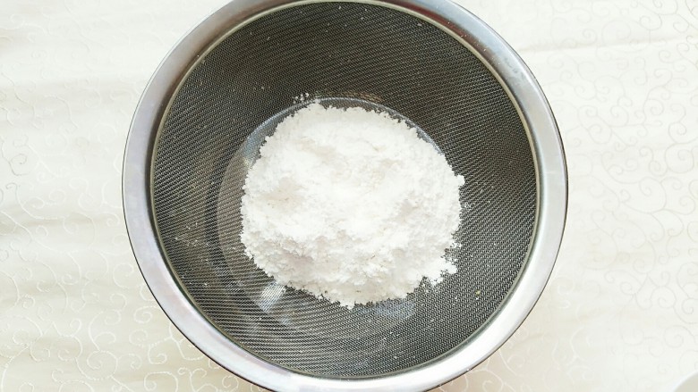 榴芒千层蛋糕,面粉过筛!