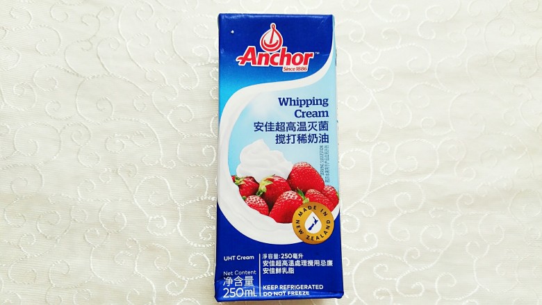 榴芒千层蛋糕,我以前用总统<a style='color:red;display:inline-block;' href='/shicai/ 8197'>淡奶油</a>,总是打不发,今天换成了安佳的,很好打发!