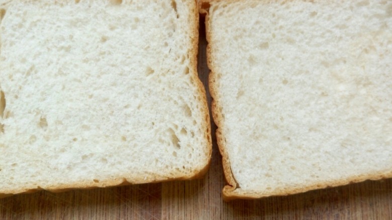 鸡蛋三明治,准备<a style='color:red;display:inline-block;' href='/shicai/ 585'>吐司</a>两片