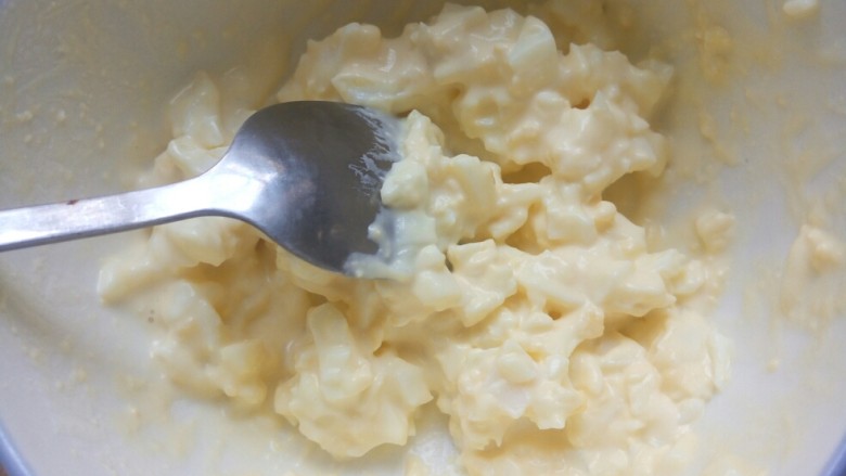 鸡蛋三明治,夹心:用煮熟的<a style='color:red;display:inline-block;' href='/shicai/ 9'>鸡蛋</a>切碎➕<a style='color:red;display:inline-block;' href='/shicai/ 4856'>沙拉酱</a>➕盐搅拌均匀。