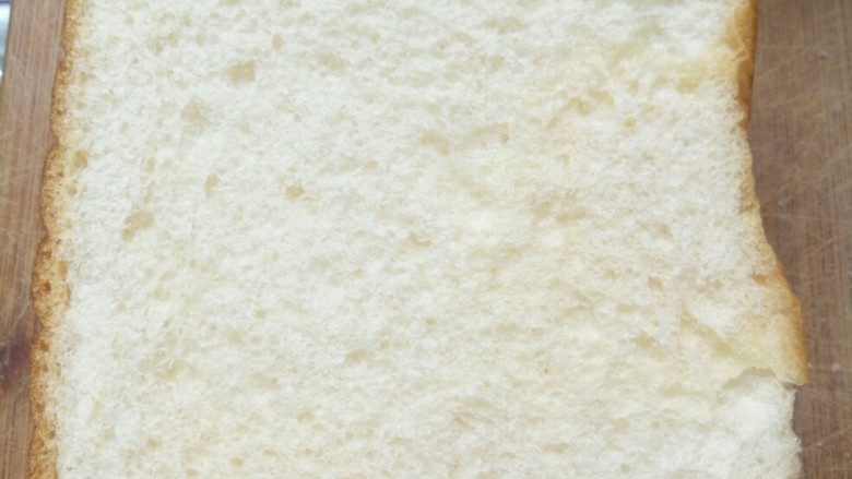 鸡蛋三明治,再拿一片盖上即可。