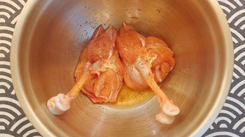 二次元美食|顶级吃货“海贼王”路飞最爱的骨棒肉,腌制至少20min,备用;