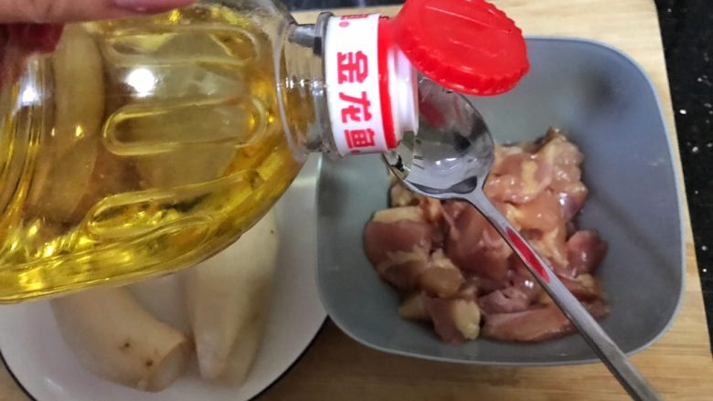 超满足便当(18),腌鸡腿肉 放一丢丢油