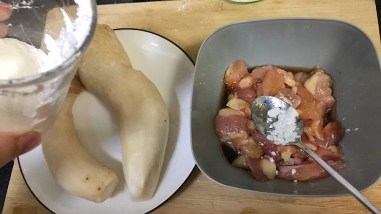 超满足便当(18),加少许生粉 搅拌