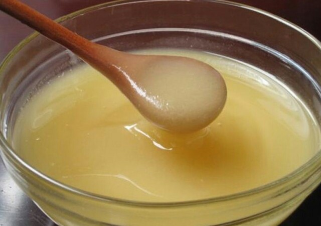 西瓜黄瓜汁,将西瓜、黄瓜加入适量的饮用水及<a style='color:red;display:inline-block;' href='/shicai/ 865'>蜂蜜</a>倒入惠尔宝调理杯中。