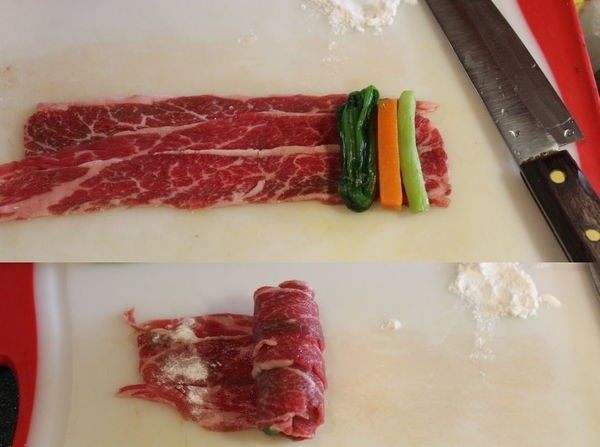 野菜牛肉卷,<a style='color:red;display:inline-block;' href='/shicai/ 9158'>牛肉片</a>2-3片交迭摆好,放上红萝卜、四季豆、烫过挤去水分的菠菜,卷起后,末端收口处涂上一些太白粉。