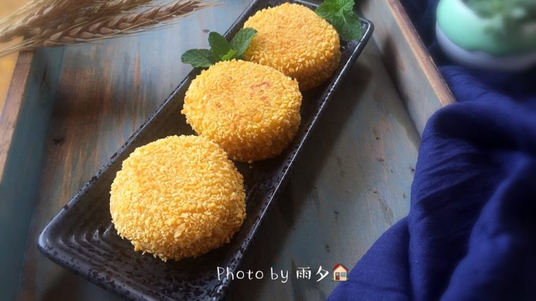 酥脆香糯的南瓜饼,成品,是不是很诱人~~