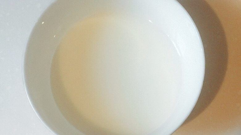 赶走亚健康——上汤娃娃菜,在煮娃娃菜的期间,我们可以用淀粉调个芡汁,不要太厚;