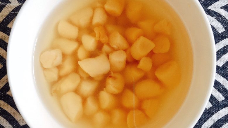 赶走亚健康——上汤娃娃菜,温水泡发干贝丁;