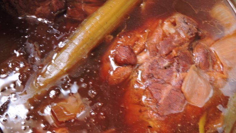 红酒炖肉,炖煮120~150分钟