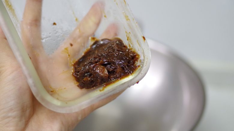 酱烧鲤鱼,平常可以炒好一盒备用,经常用的到的。