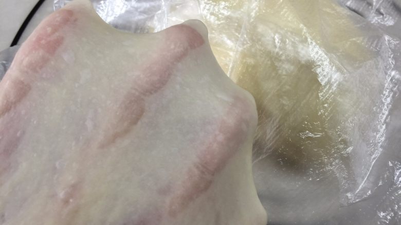 我有肉松包,你有酒吗?,检查面团状态,拉出厚膜即可