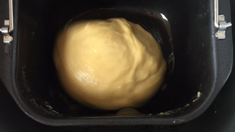 香肠面包,程序结束,加入食用油,继续一个和面程序;