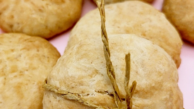 香蕉饼干,放入预热好的烤箱中，160度25分钟左右