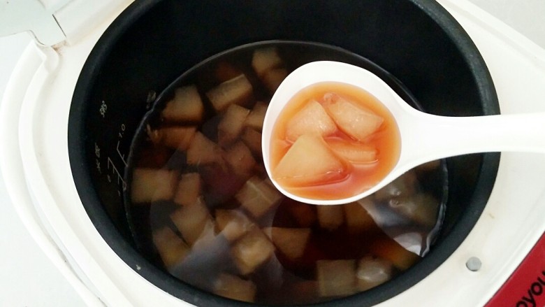 生姜冬瓜饮,半个小时后,冬瓜软,嫩取出放至温热即可饮用!