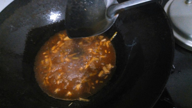酸甜番茄≈玉米鸡肉丸≈,煮开后,加入盐,<a style='color:red;display:inline-block;' href='/shicai/ 10588'>糖</a>,醋