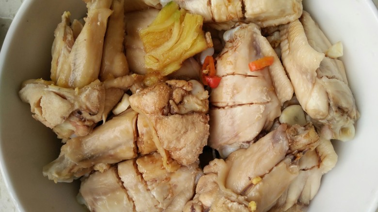 可乐鸡翅,用调味腌制15分钟