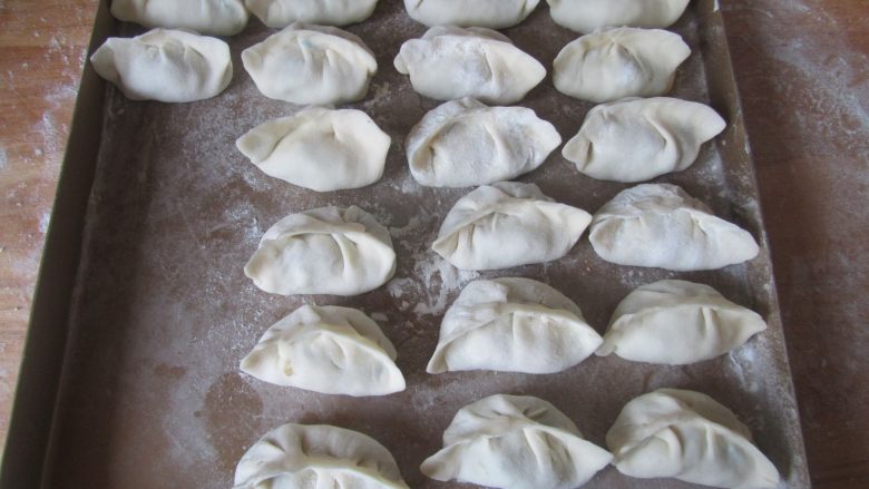 韭菜三鲜饺子,这样饺子就包好了;